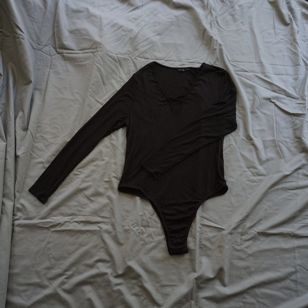 ⭐Kim and Cami Black Long Sleeve V Neck Body Suit